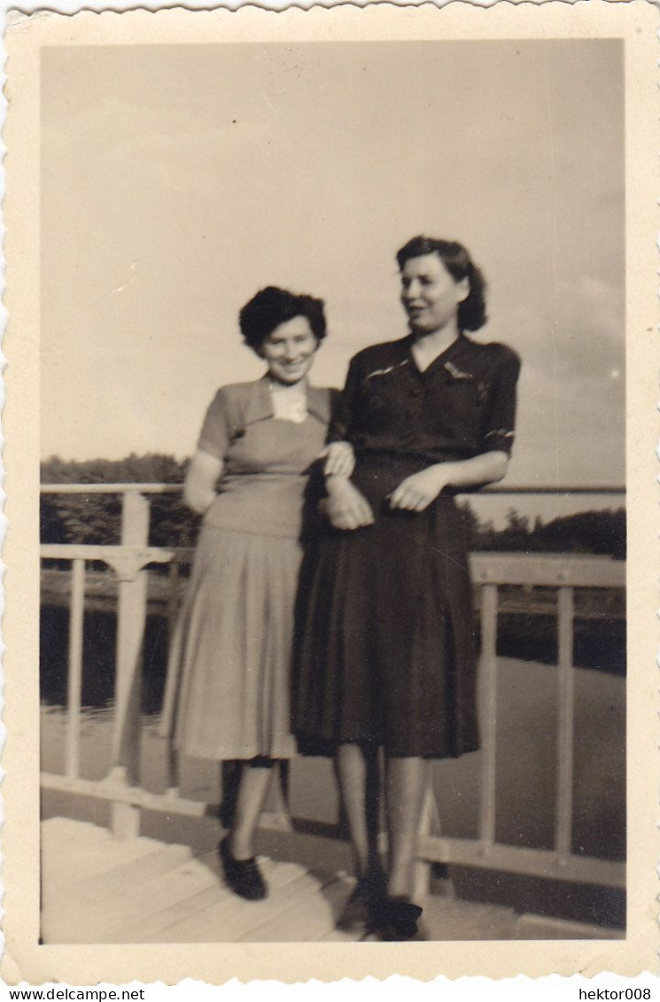 Altes Foto Vintage. 2 Hübsche Junge Frauen Um 1950 (  B14  ) - Personnes Anonymes
