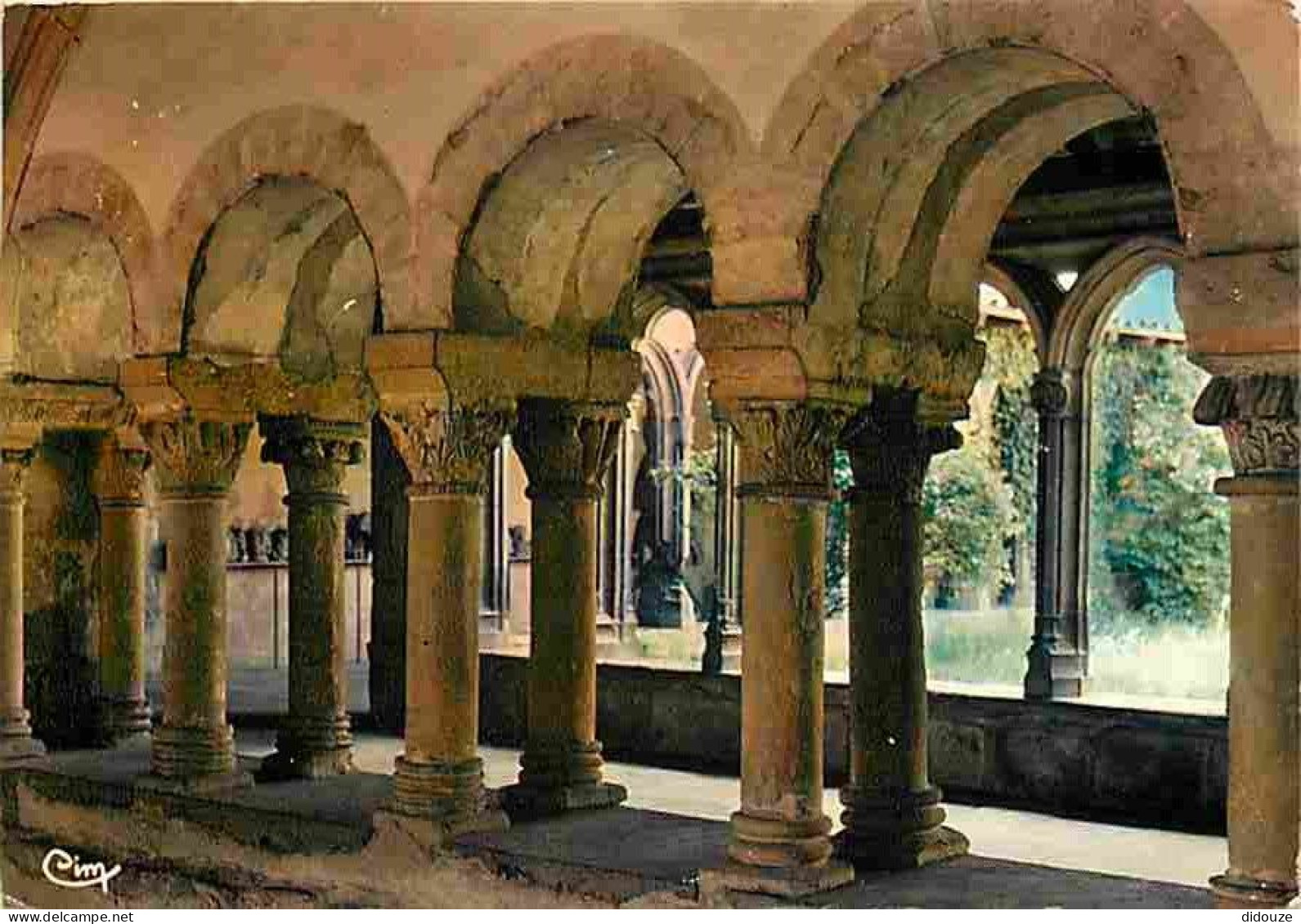 42 - Charlieu - Abbaye Bénédictine - Colonnes Jumelées Du Cloître Roman Primitif - CPM - Voir Scans Recto-Verso - Charlieu