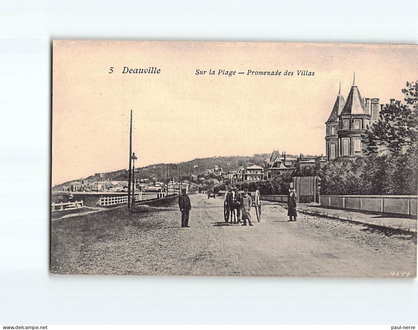 DEAUVILLE : Sur La Plage, Promenade Des Villas - état - Deauville