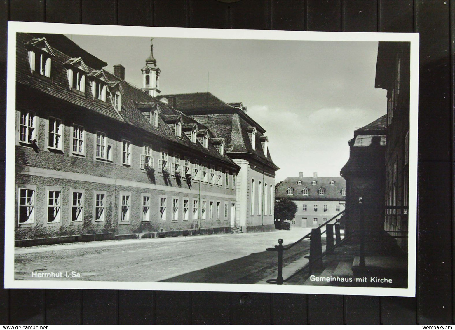 AK Von Herrnhut In Sachsen Mit Gemeinhaus Und Kirche -nicht Gelaufen Um 1930 - Herrnhut