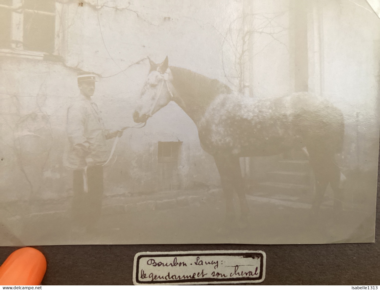 Photo Snapshot 1900 BOURDON-LANCY Le Gendarme Et Son Cheval Gendarme à Côté De Son Cheval - Anonymous Persons