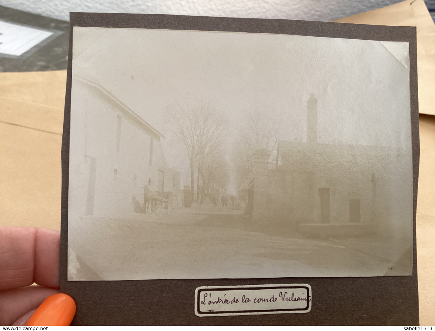 Photo Snapshot 1900 BOURDON-LANCY L’entrée De La Cour De Vulsaint Homme Femme Dans La Rue Charette - Plaatsen