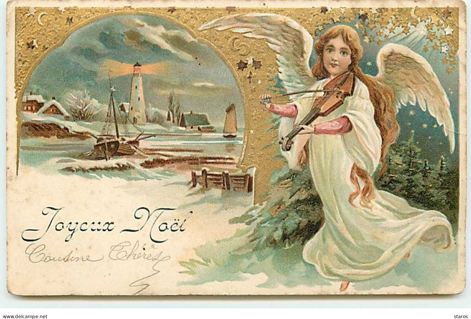 Carte Gaufrée - Joyeux Noël - Ange Jouant Du Violon Près D'un Village Avec Un Phare - Santa Claus