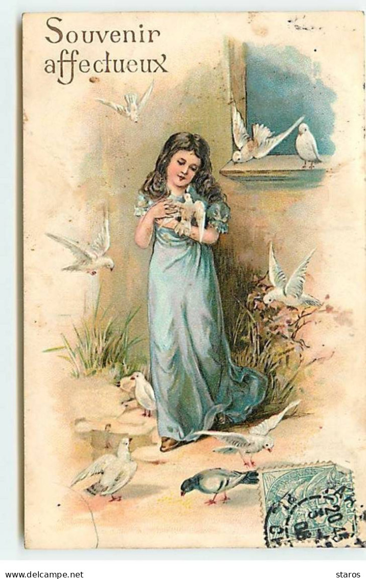 Carte Gaufrée - Souvenir Affectueux - Jeune Fille Entourée De Colombes Et De Pigeons - Autres & Non Classés