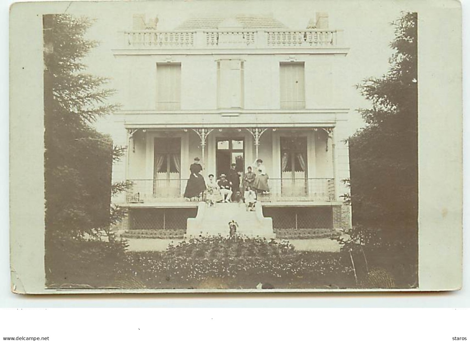 A Localiser - Carte-Photo Famille Sur La Terrasse D'un Maison En Seine Et Oise - Zu Identifizieren