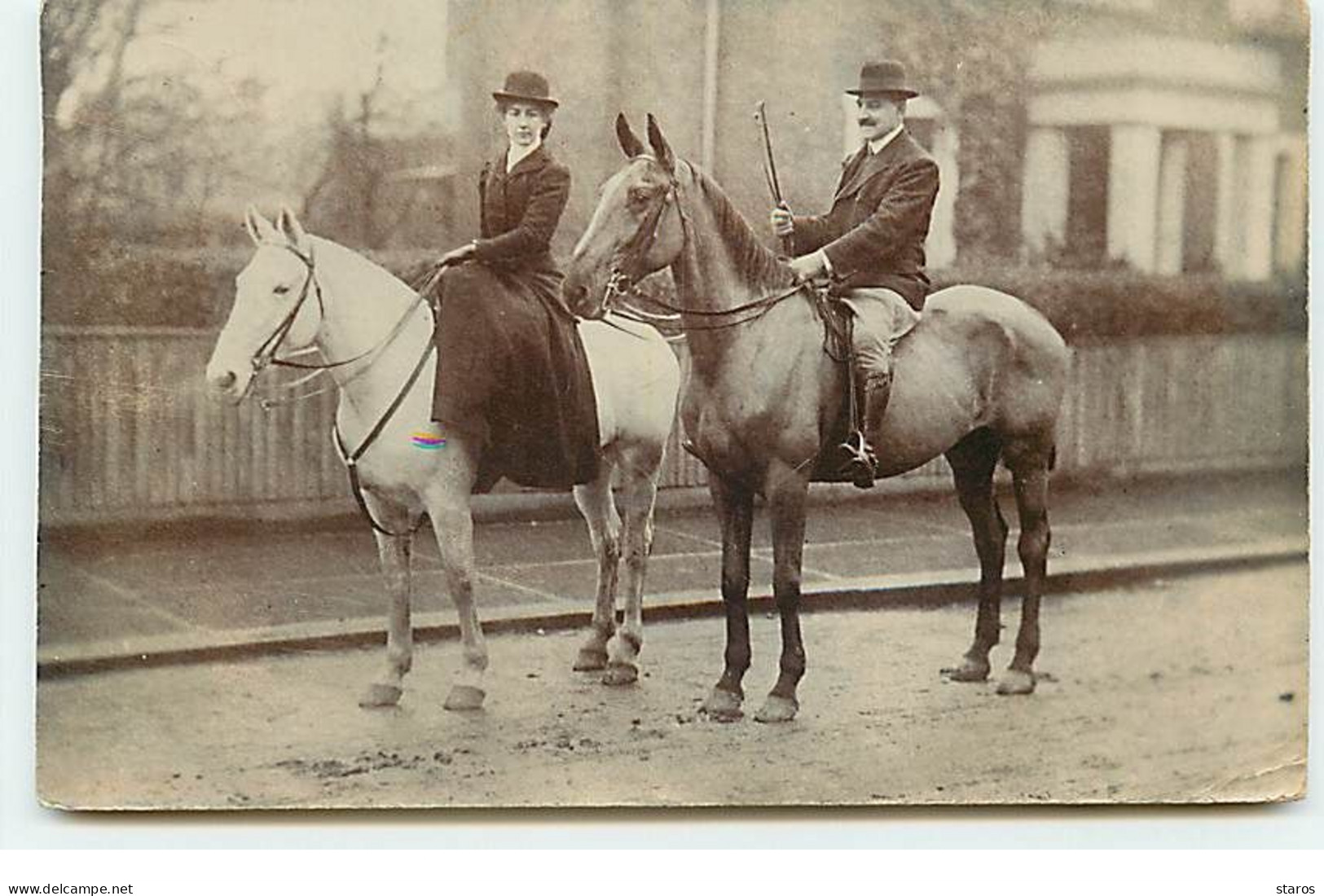 ANGLETERRE - WIMBLEDON - RPPC - Couple à Cheval - Londen - Buitenwijken