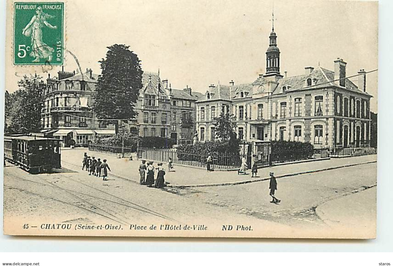 CHATOU - Place De L'Hôtel De Ville - Tramway - Chatou