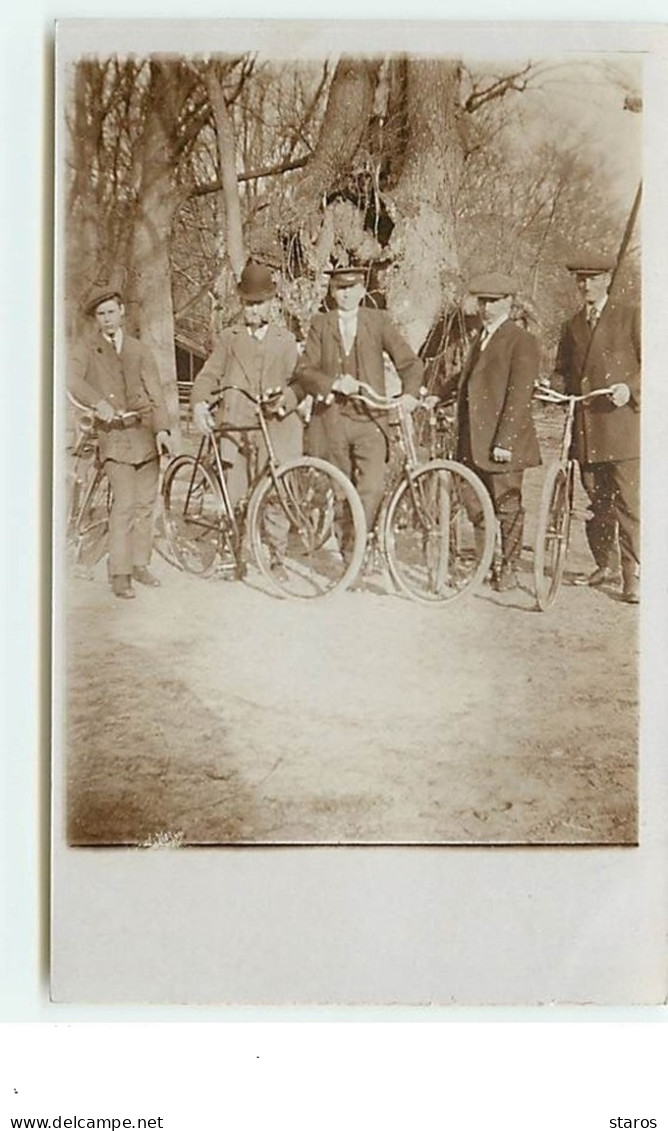 Carte Photo - Hommes Avec Des Vélos - A Identifier