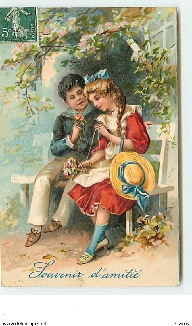 Carte Gaufrée - Souvenir D'Amitié - Jeune Couple Sur Un Banc - Autres & Non Classés