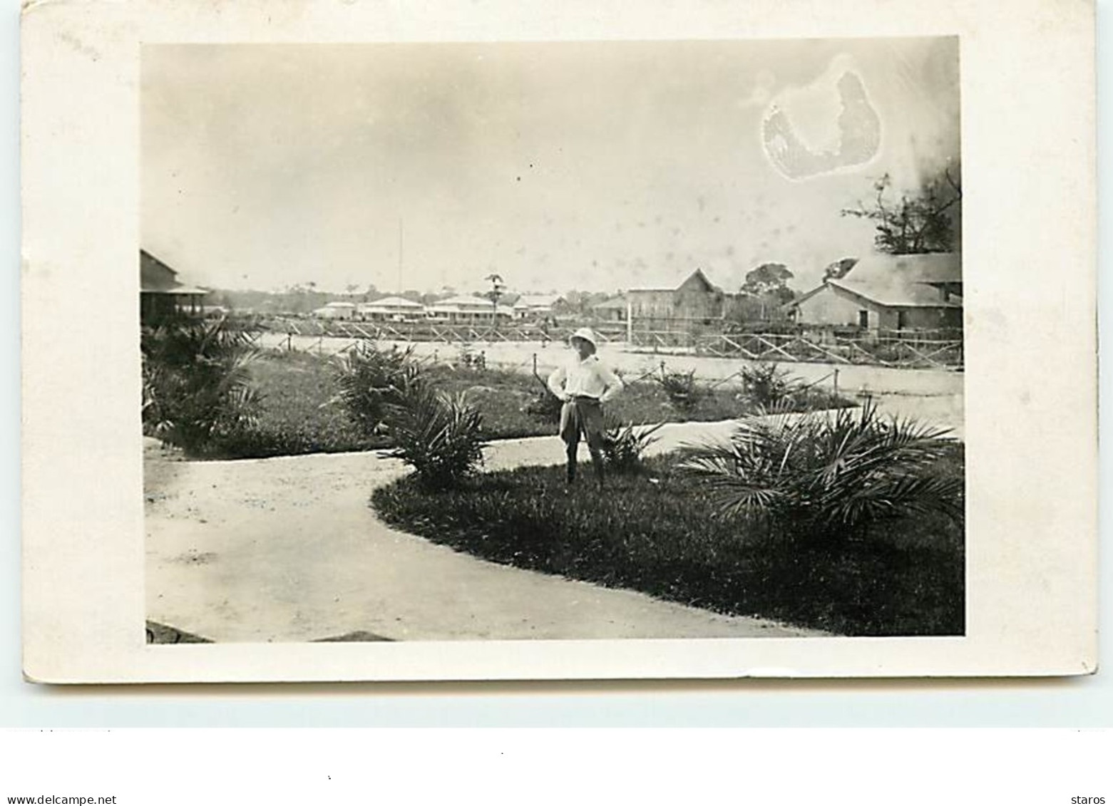 CONGO BELGE - Homme Dans Un Jardin - Other & Unclassified