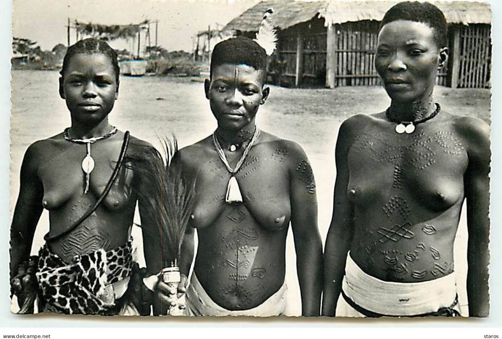 Congo Belge - MWEKA - Tatouages - Jeunes Femmes Aux Seins Nues - Scarifications - Belgian Congo