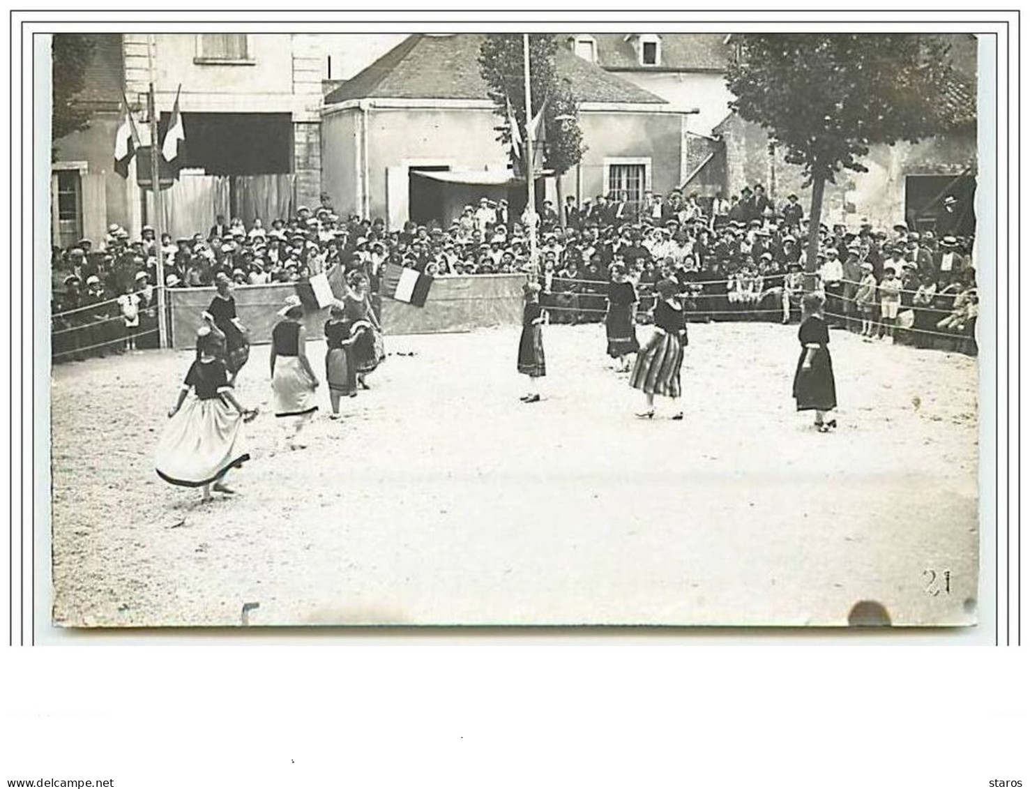 AIGUEPERSE Danseuses Folklorique - Aigueperse