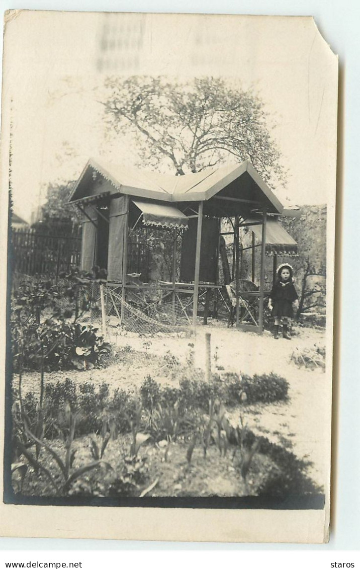 Carte Photo - SAINT GRATIEN - Enfant Près D'une Volière - Saint Gratien