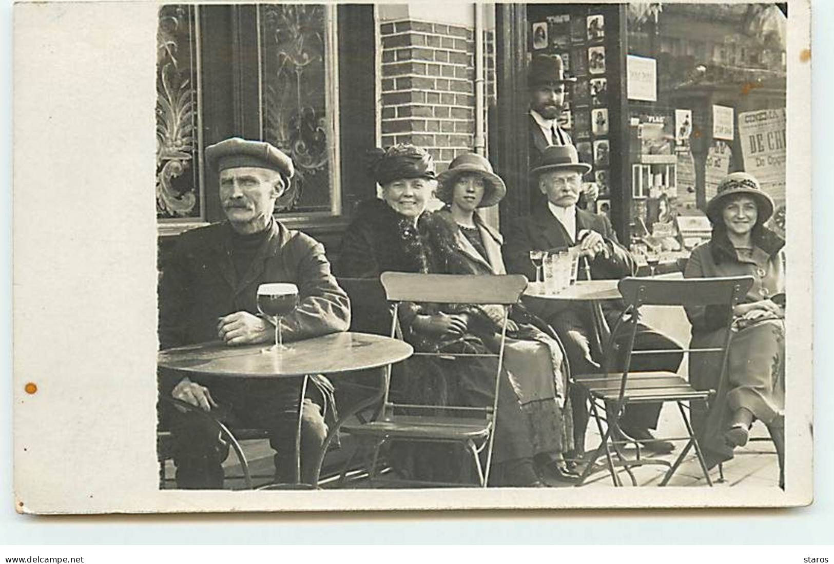 Carte Photo - Café - Hommes Et Femmes Assis à Une Terrasse De Café (probablement En Belgique) - Cafés