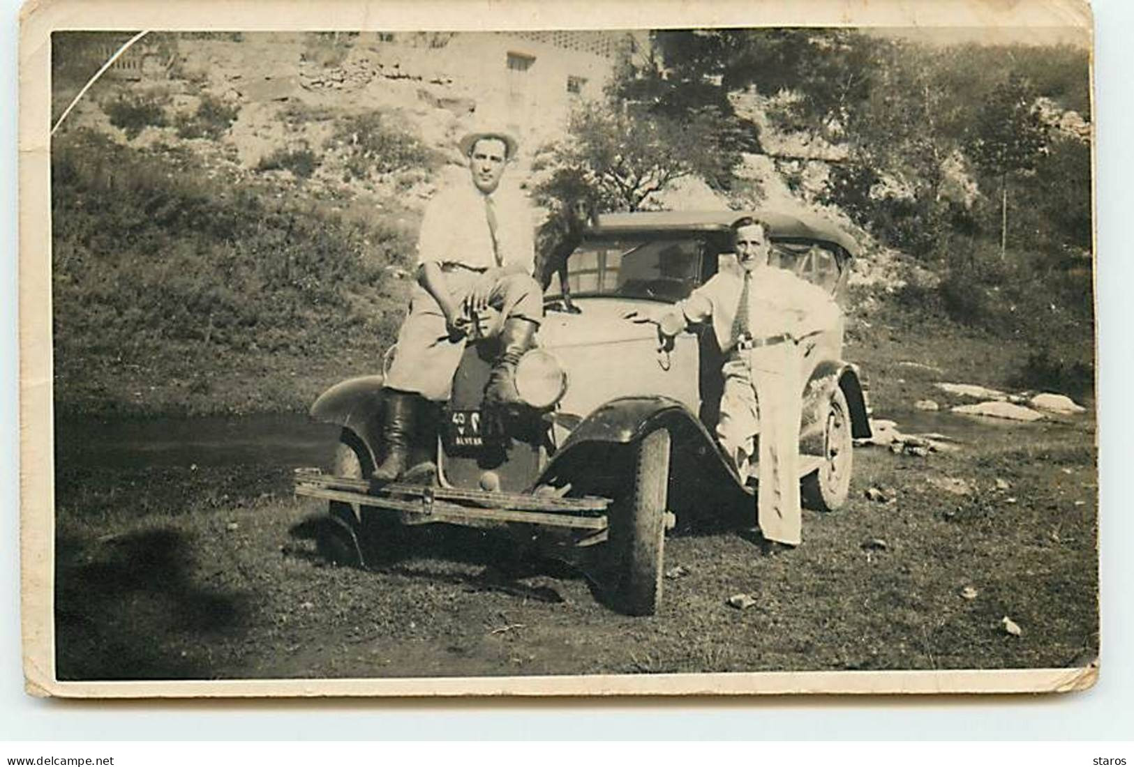 Carte Photo - Automobile - Hommes Près D'une Voiture Sur Un  Chemin - PKW