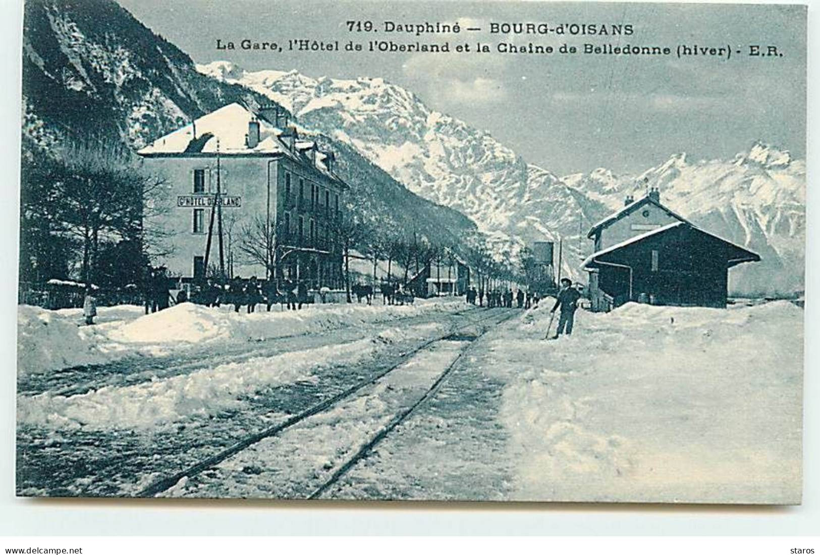 BOURG-D'OISANS - La Gare, L'Hôtel De L'Oberland Et La Chaîne De Belledonne - Bourg-d'Oisans