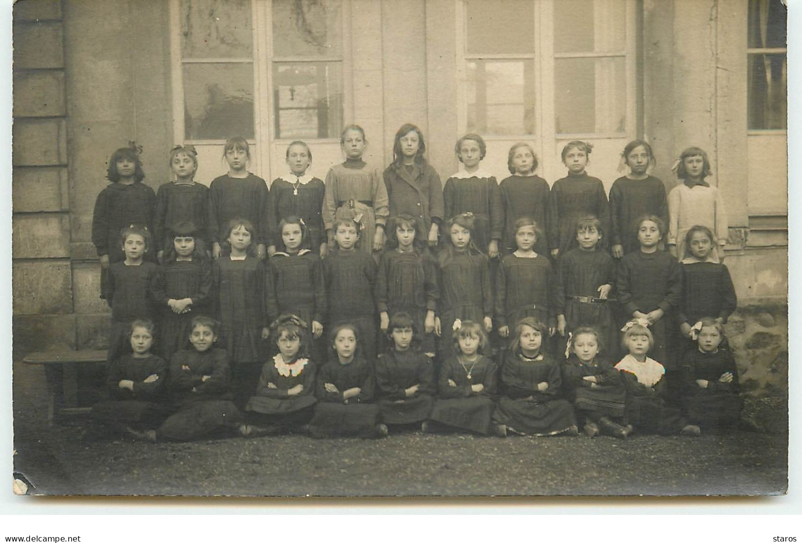 Carte Photo A Localiser - Photo De Classe De Fillettes - Da Identificare