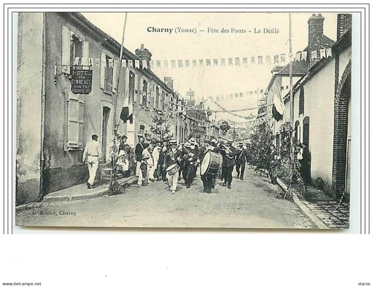 CHARNY Fête Des Ponts Le Défilé Hôtel Du Commerce Tenu Par Bourreau - Charny