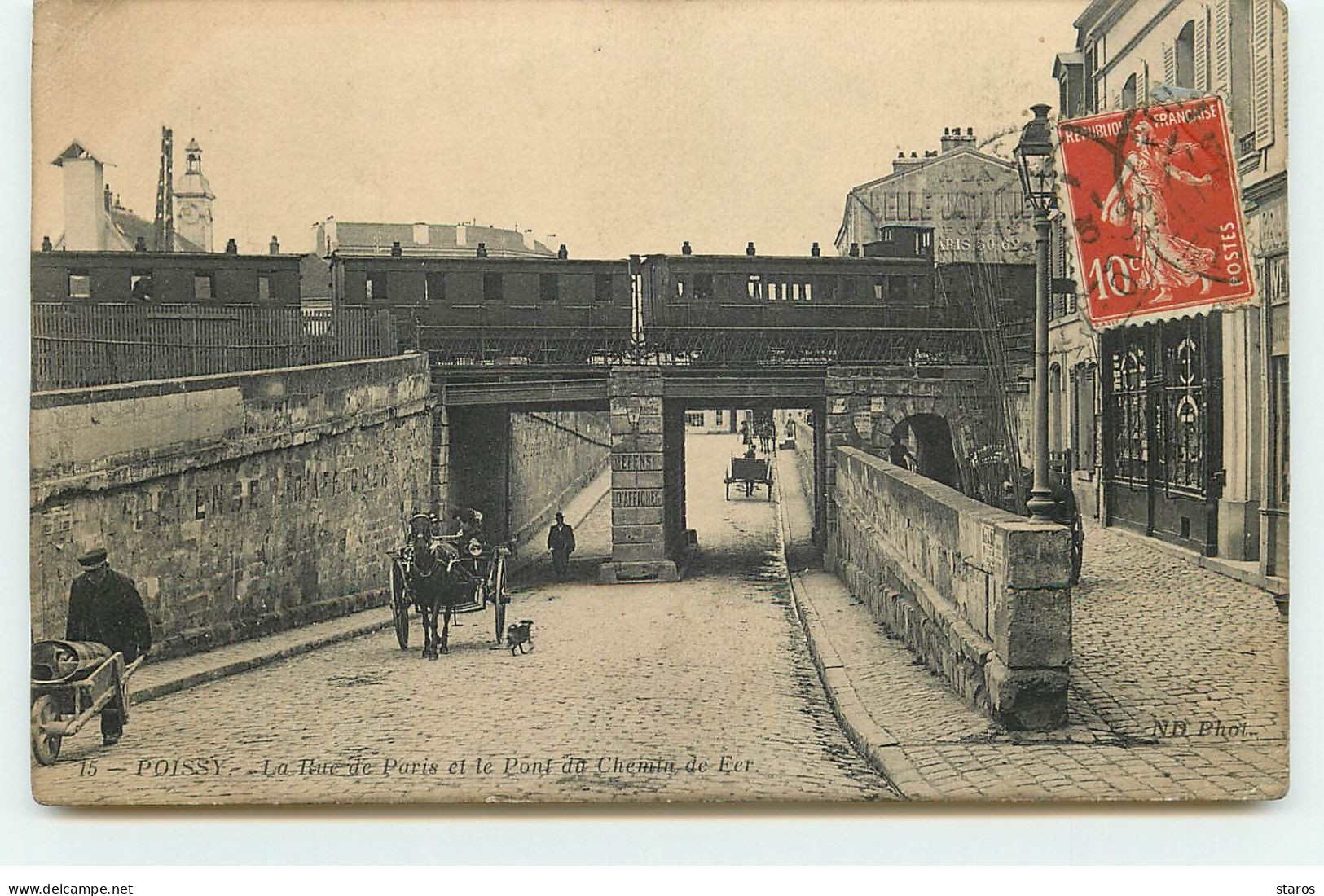 POISSY - La Rue De Paris Et Le Pont Du Chemin De Fer - Poissy