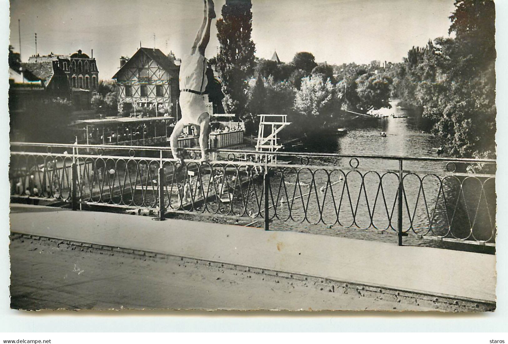 Un équilibre Périlleux Du Pr Locard (68 Ans) Au Pont De CHENNEVIERES - Chennevieres Sur Marne