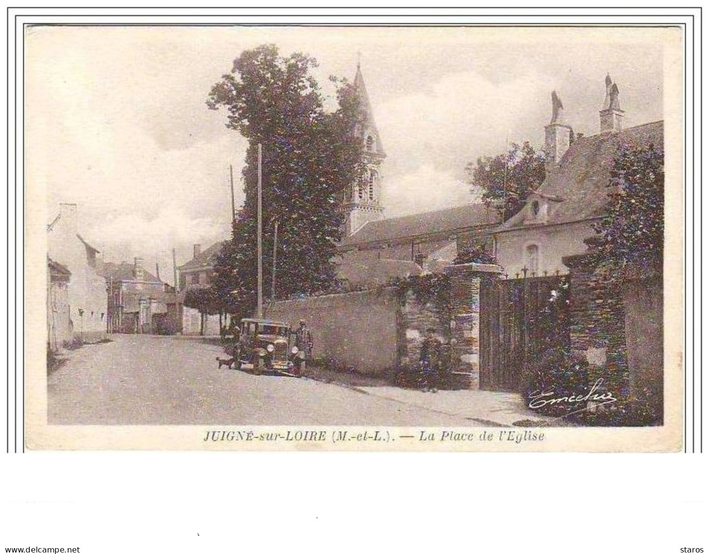 JUIGNE SUR LOIRE La Place De L'Eglise - Andere & Zonder Classificatie