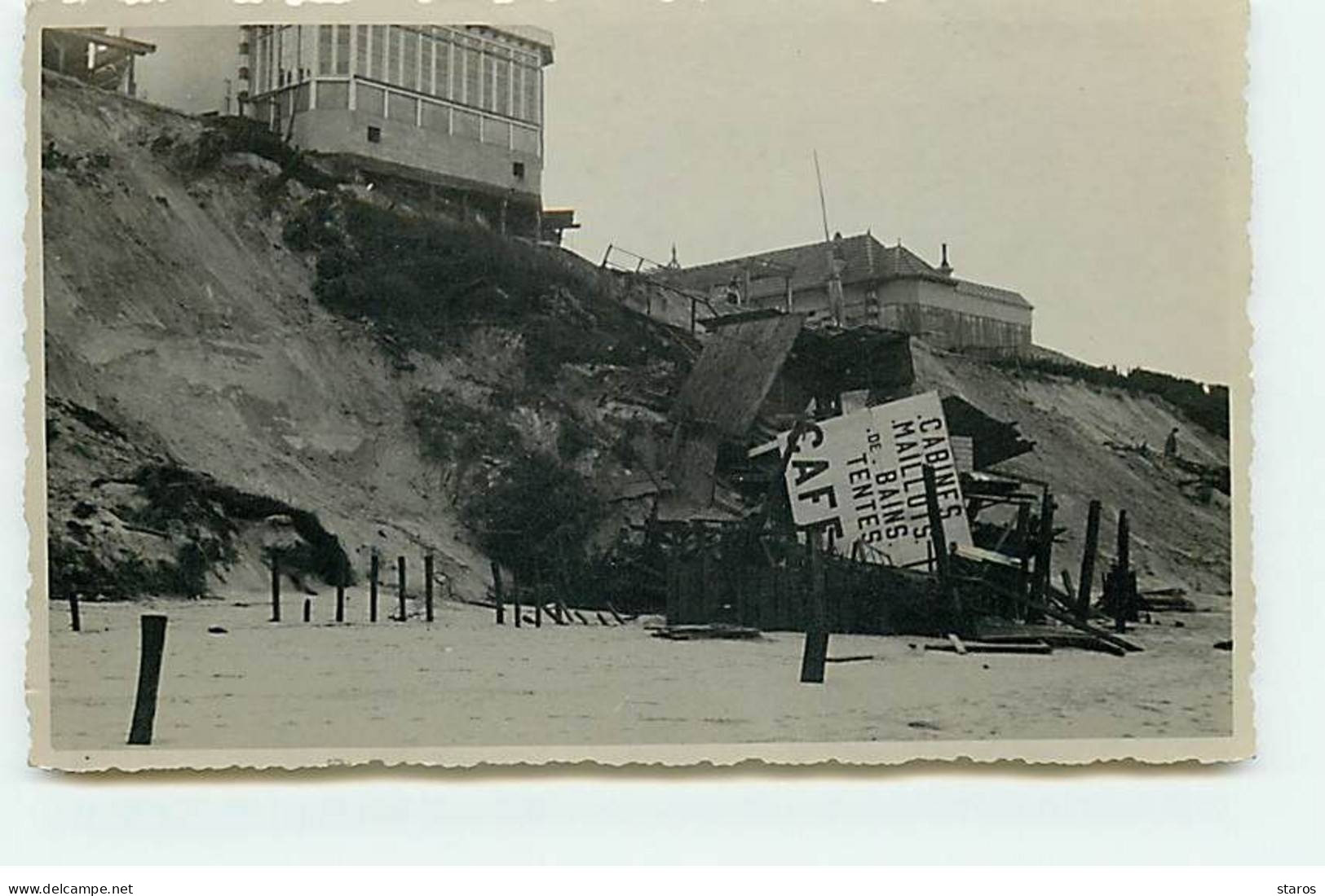 Carte Photo à Localiser - Bâtiment écroulé Sur Une Plage - Cabines, Maillots De Bains, Tentes ... - Zu Identifizieren