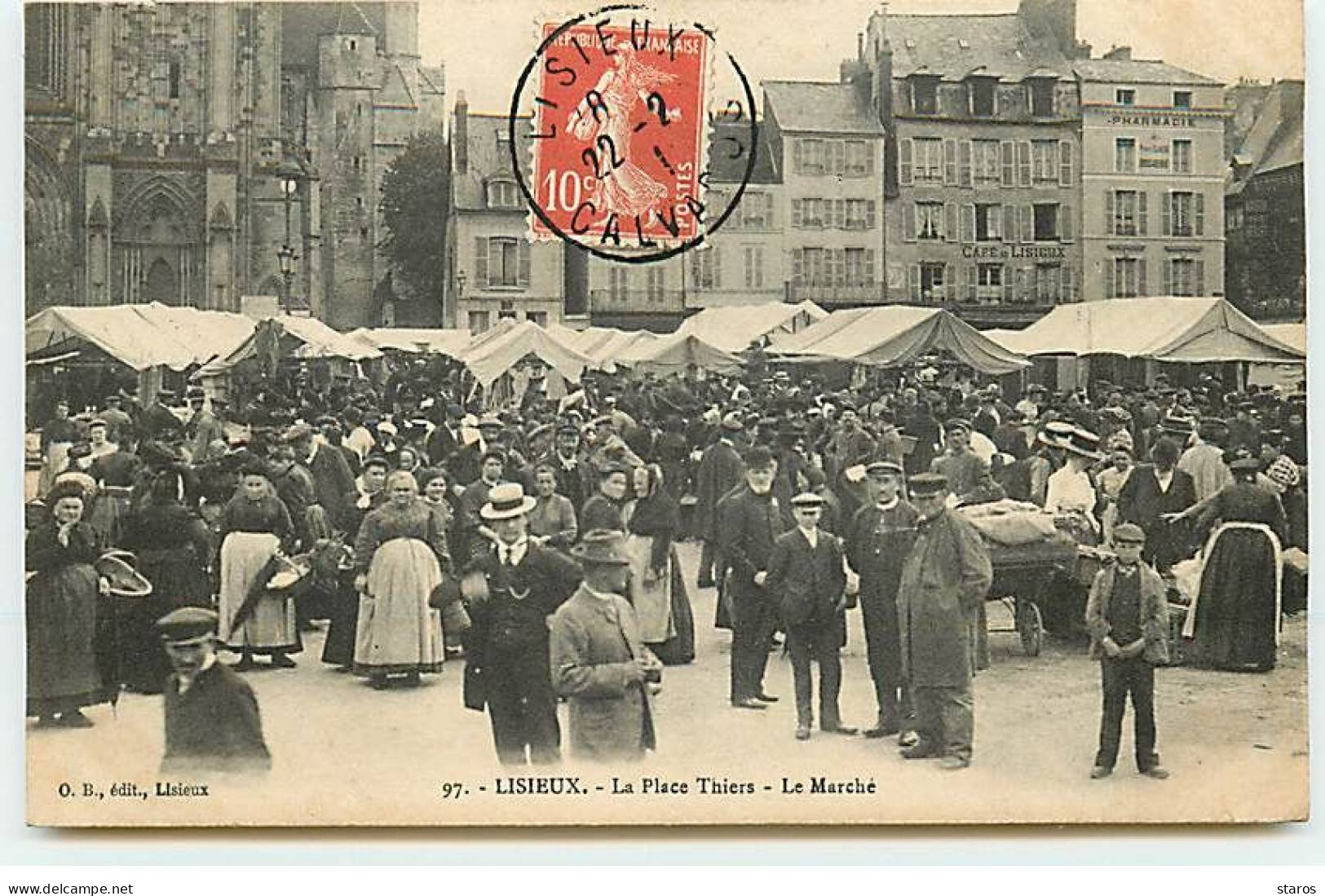 LISIEUX - La Place Thiers - Le Marché - Lisieux