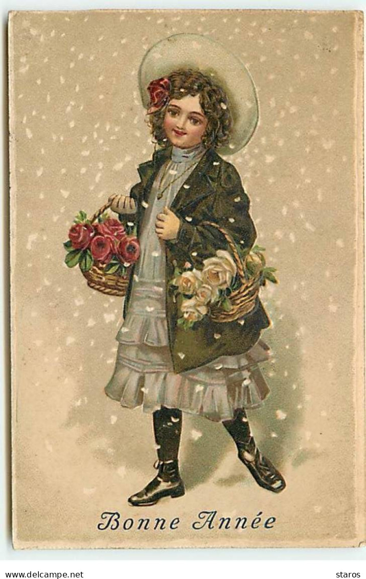 Carte Gaufrée - Nouvel An - Bonne Année - Fillette Sous La Neige, Portant Des Roses Dans Des Paniers - New Year