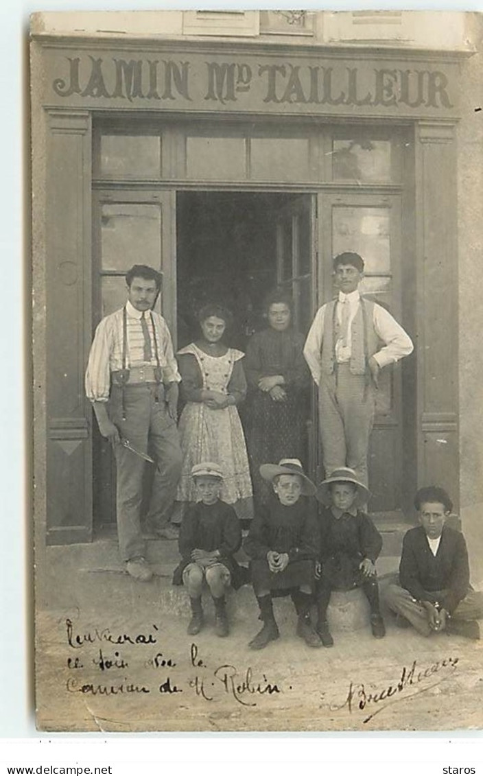 Carte-Photo à Identifier - Jamin Md.Tailleur - Groupe D'hommes, De Femmes Et D'enfants Devant La Devanture - Shops