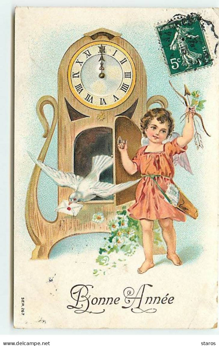 Carte Gaufrée - Bonne Année - Cupidon Près D'une Pendule D'où Sort Une Colombe - New Year