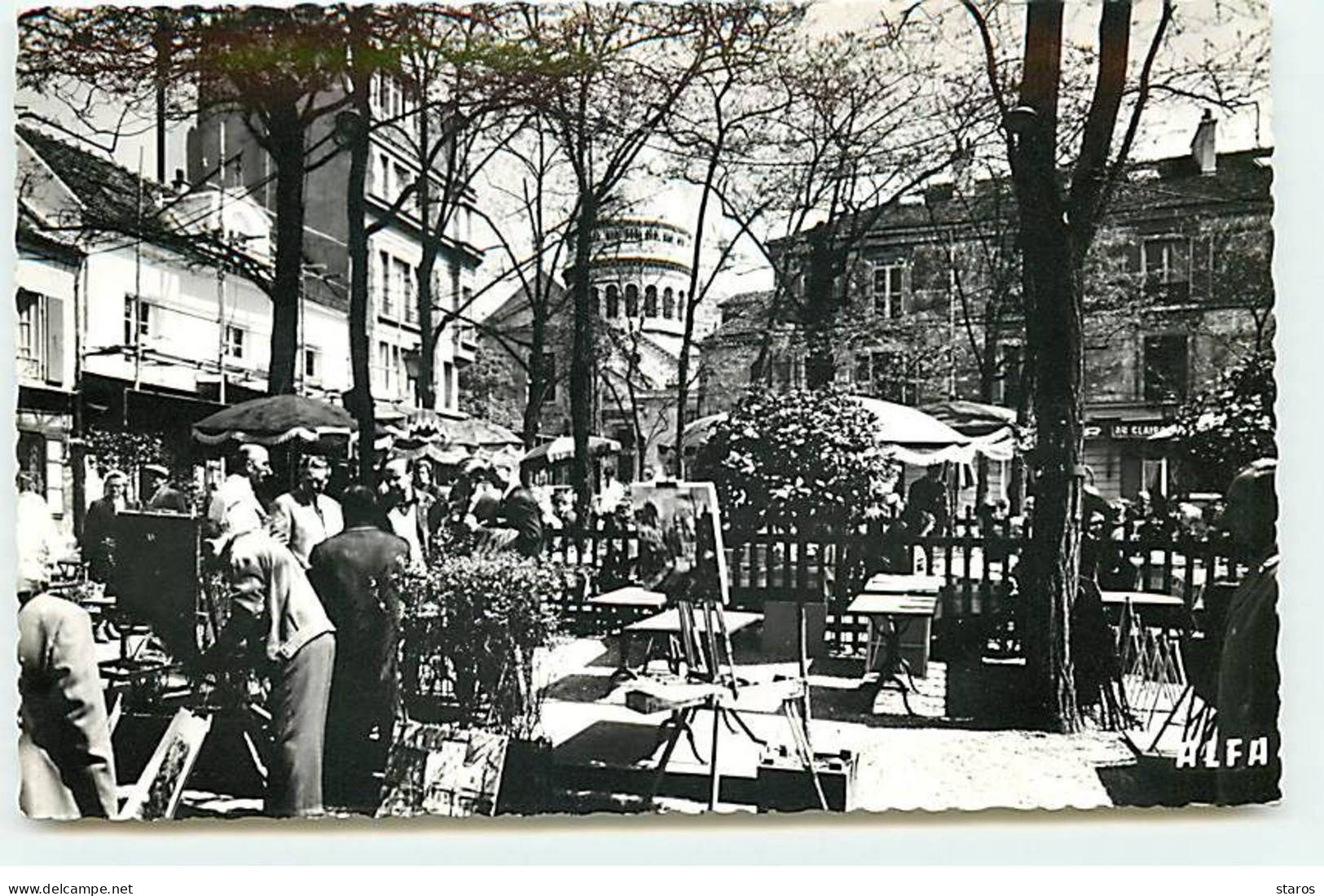 PARIS XVIII - La Place Du Tertre - Café, Et Chevalets De Peintre - Paris (18)