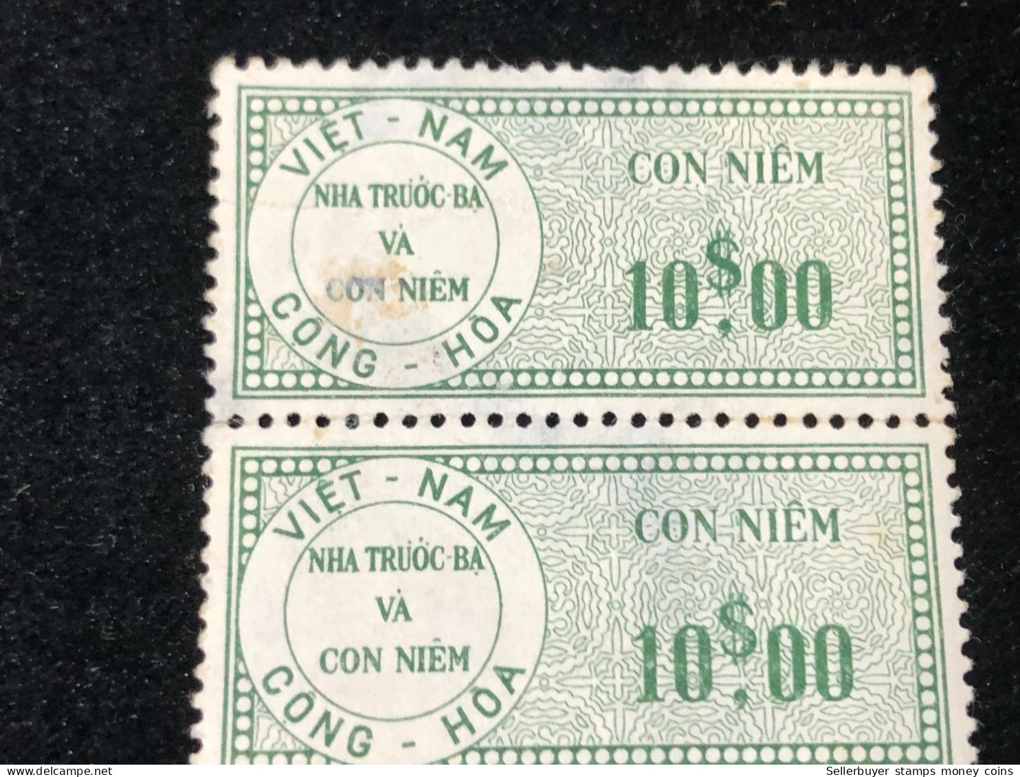 Vietnam South Wedge Before 1975( 10$ The Wedge Has Not Been Used Yet) 2 Pcs 2 Stamps Quality Good - Collections