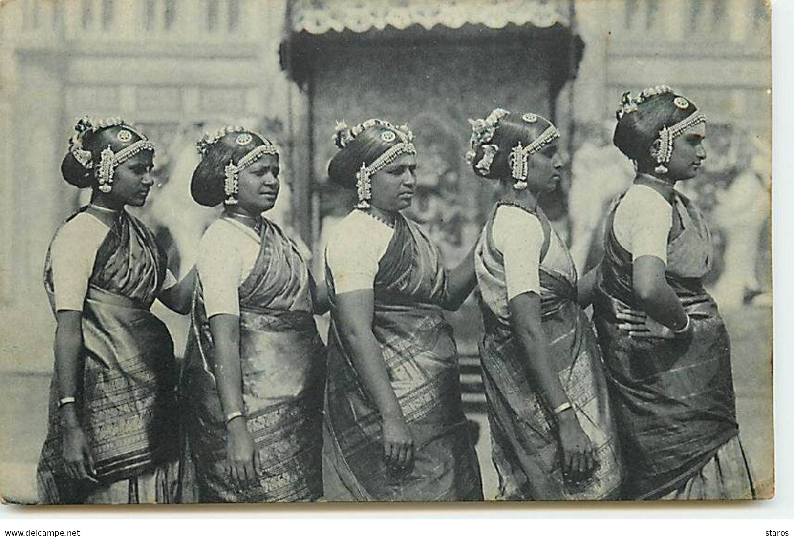 Inde - Gustav Hagenbeck's Grösste Indische Völkerschau Der Welt - Femmes En File Indienne - Inde