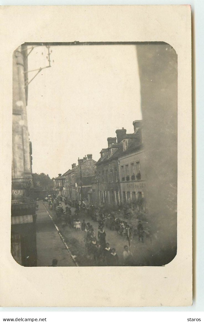 Carte Photo à Localiser - Une Rue Un Jour De Procession Pour La Guerre - Oct 14 - A Identifier