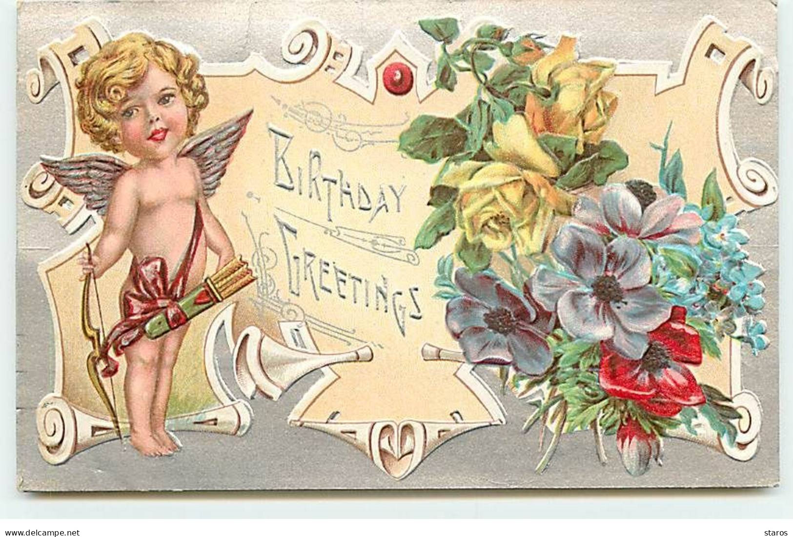 Carte Gaufrée - Birthday Greetings - Cupidon Près De Fleurs - Verjaardag