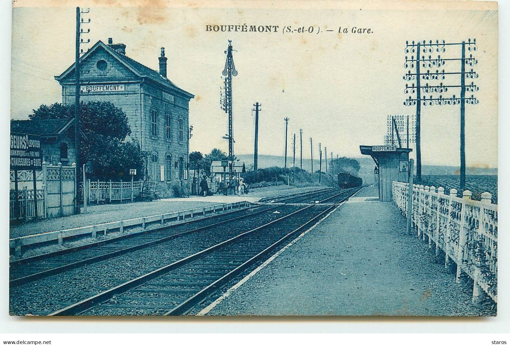 BOUFFEMONT - La Gare - Un Train En Approche - Bouffémont