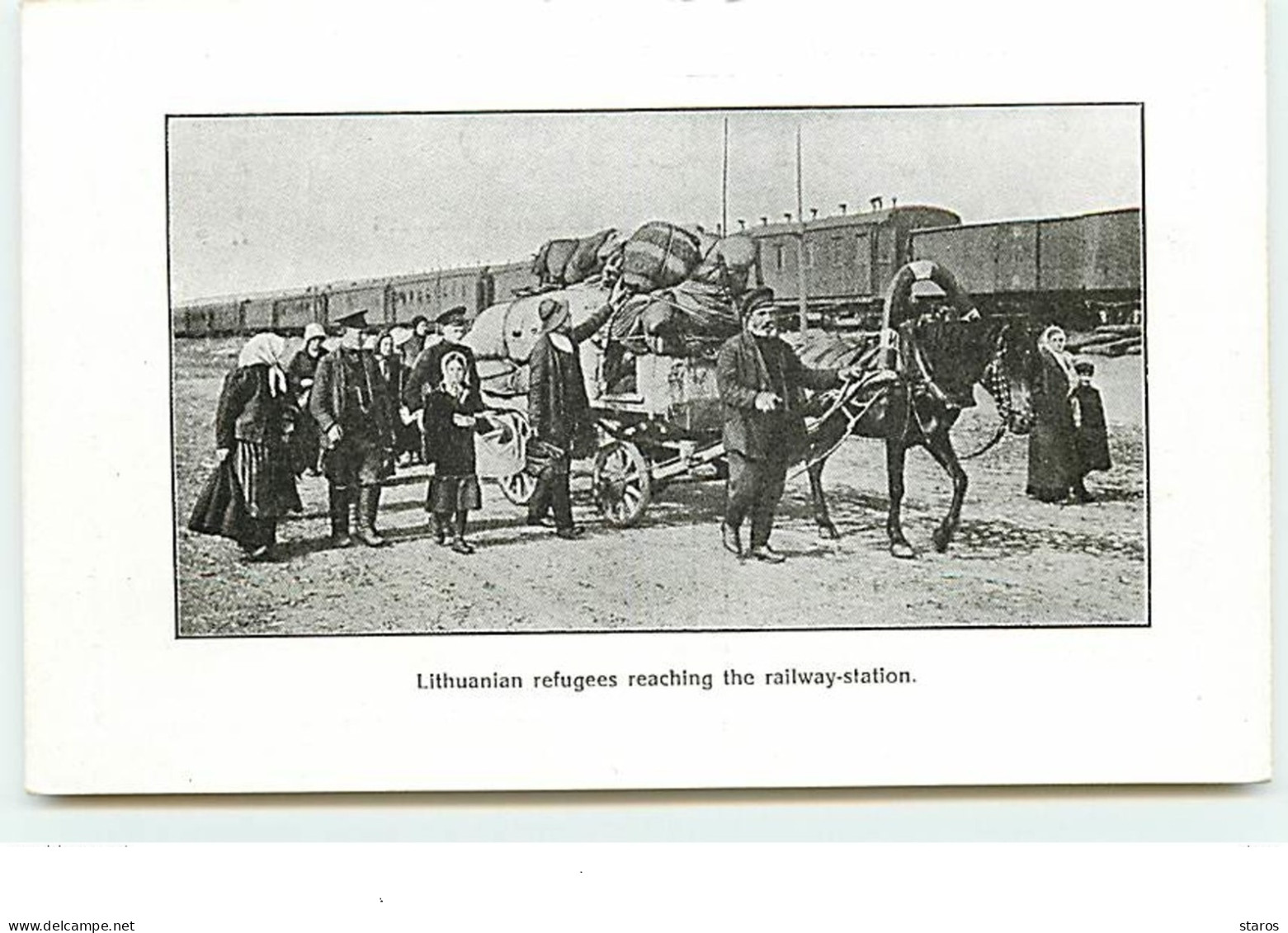 Lithuanian Refugees Reaching The Railway-station - Lituania