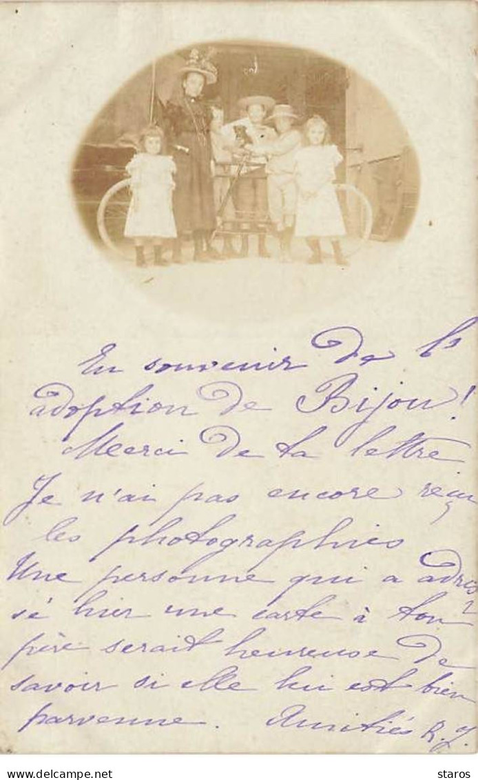 Carte Photo - MOREZ - Une Femme Entourée D'enfants, Dont Un Portant Un Chiot - Morez