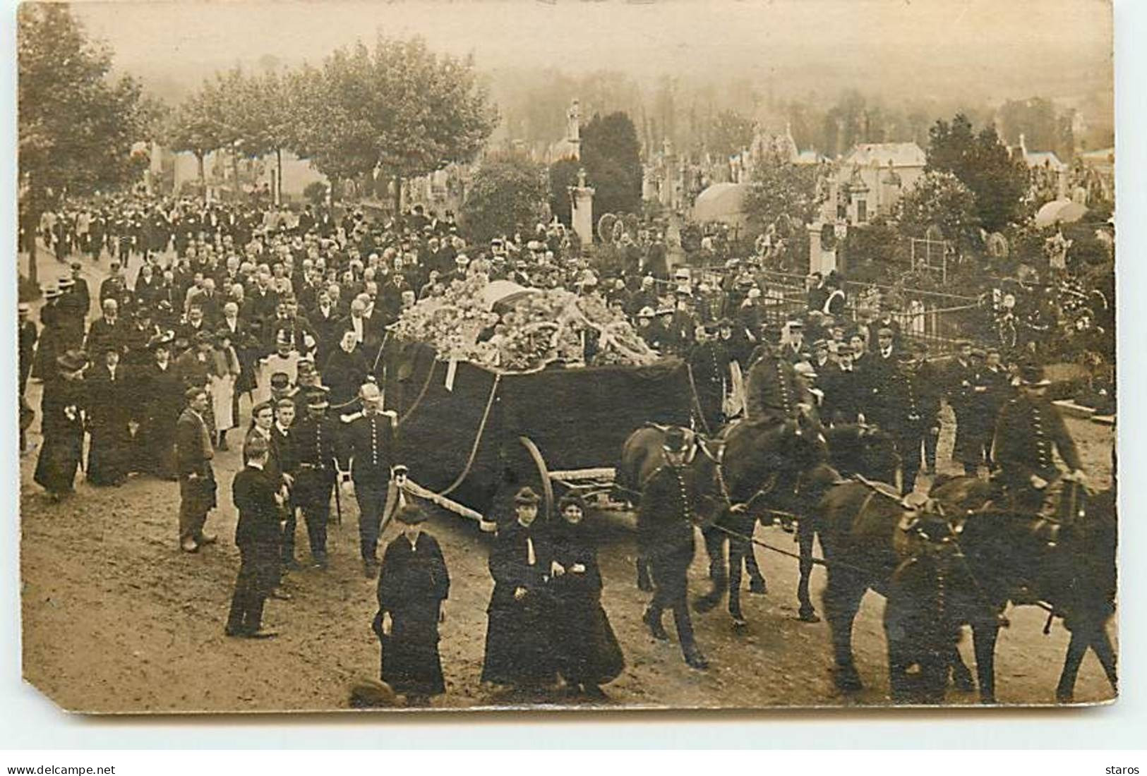 Carte Photo à Localiser - Procession D'un Enterrement - A Identifier