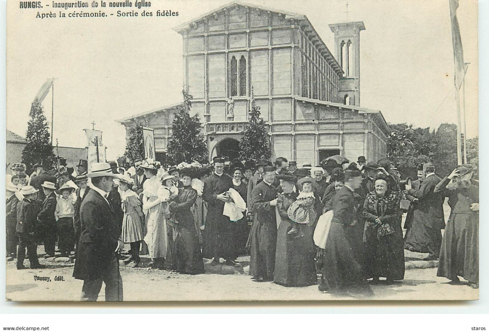 RUNGIS - Inauguration De La Nouvelle Eglise - Après La Cérémonie - Sortie Des Fidèles - Rungis