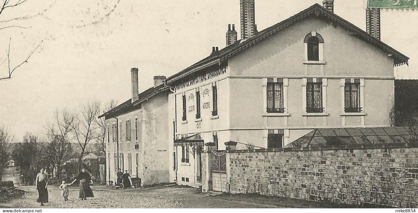 TH0243   CPA  CHAVELOT  (Vosges)  Route De Thaon  - CAFE   +++++ - Andere & Zonder Classificatie