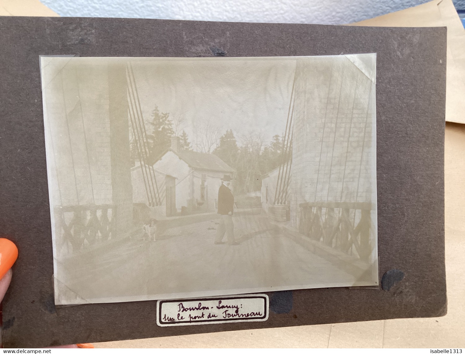 Photo Snapshot 1900 BOURDON-LANCY Homme Qui Marche Sur Le Pont De Fourneau - Personnes Anonymes