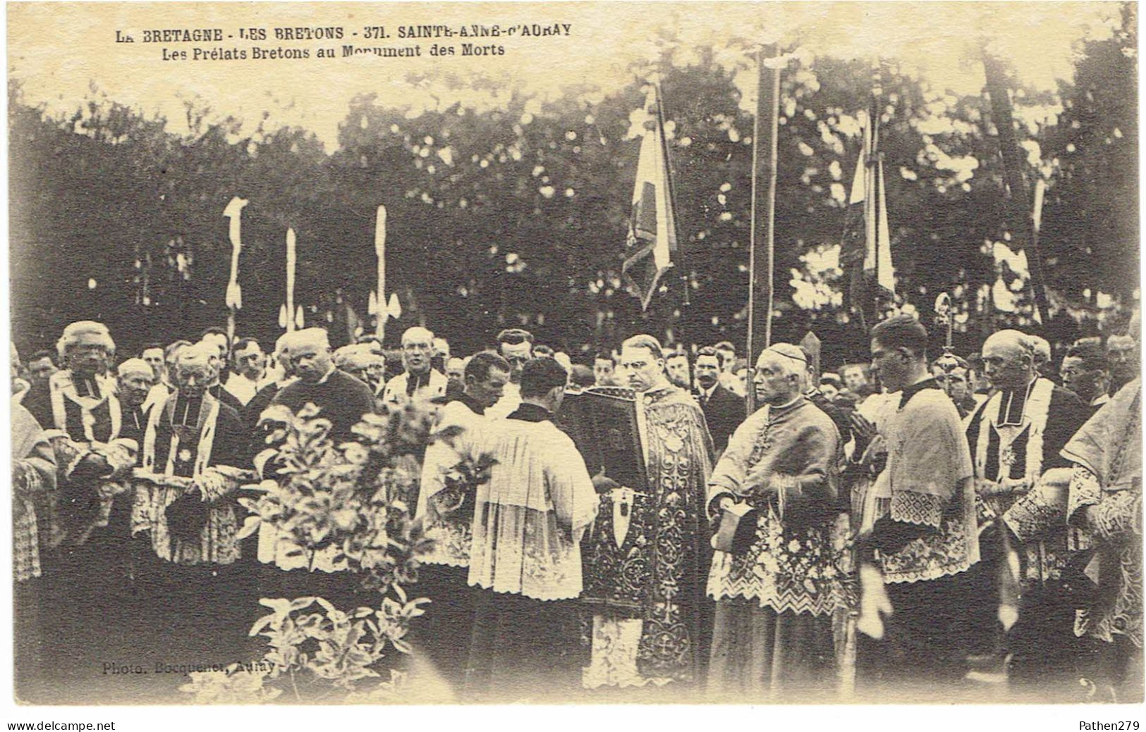 CPA FRANCE 56 MORBIHAN SAINTE-ANNE-D'AURAY - Les Prélats Bretons Au Monument Aux Morts - Sainte Anne D'Auray