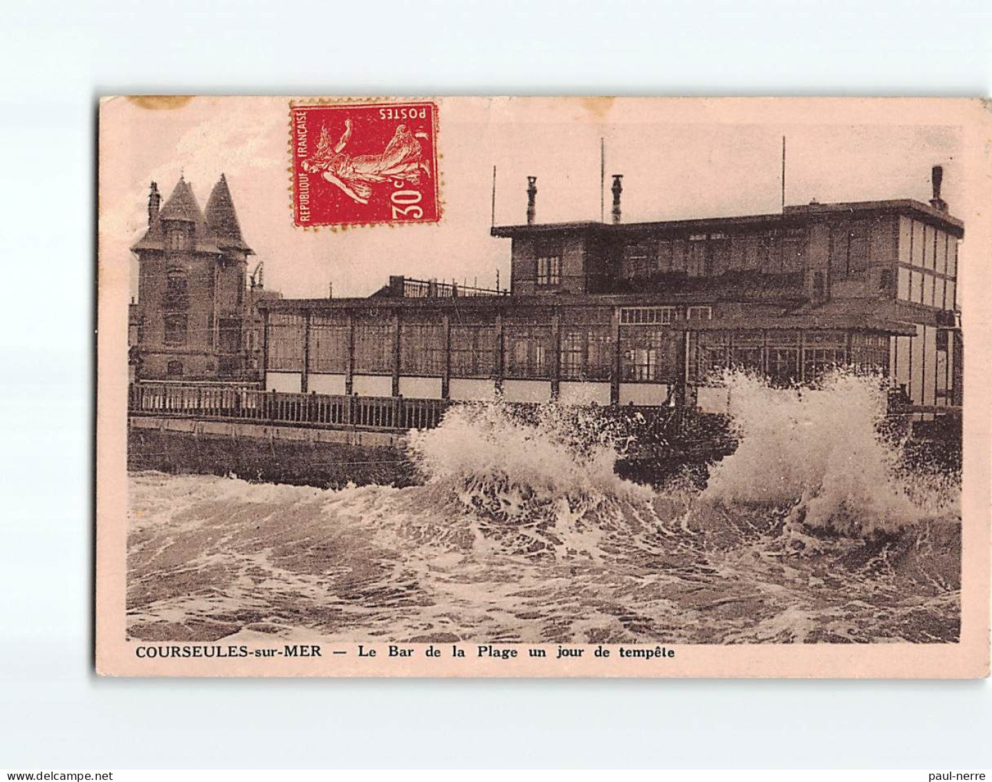 COURSEULLES : Le Bar De La Plage Un Jour De Tempête - Très Bon état - Courseulles-sur-Mer