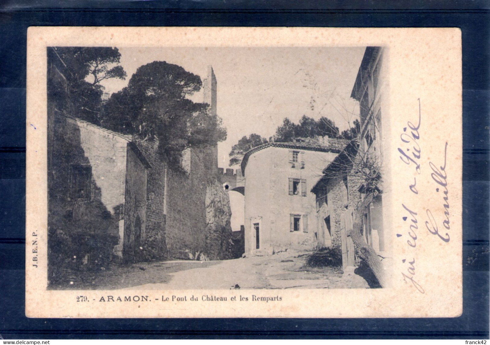 30. Aramon. Le Pont Du Château Et Les Remparts - Aramon