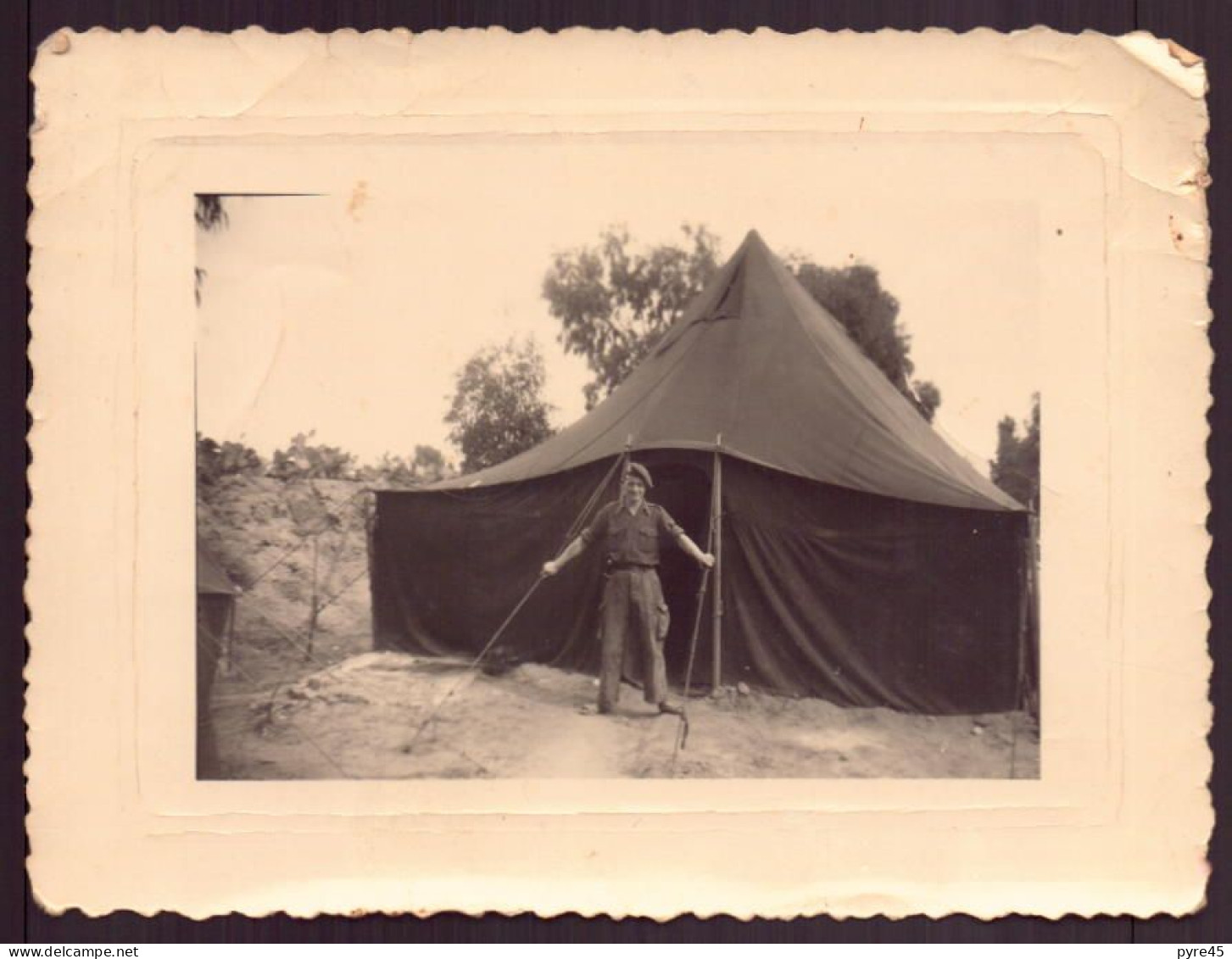 Photo ( 11 X 8 Cm ) " Soldat Devant Une Tente " Tunisie - Guerra, Militares