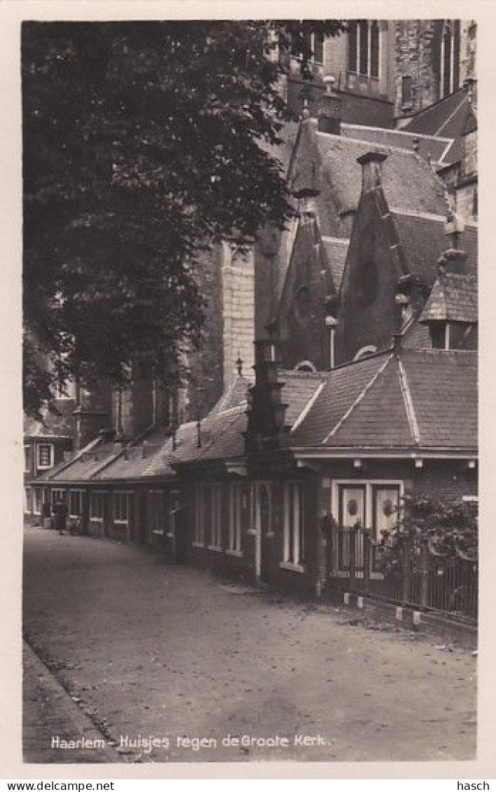 1889	93	Haarlem, Huisjes Tegen De Groote Kerk. - Haarlem