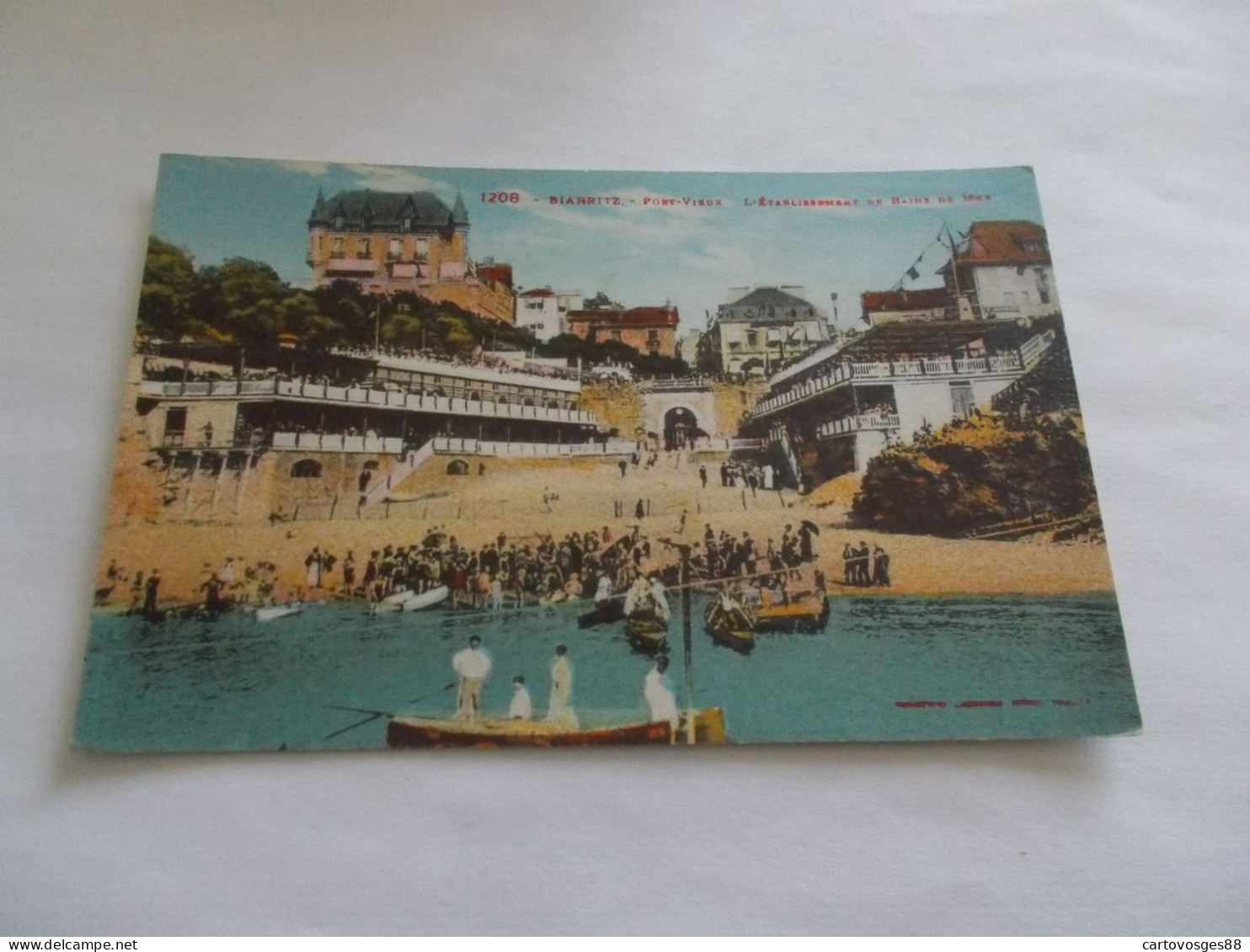 BIARRITZ  ( 64 Pyrenees Atlantiques ) PORT VIEUX L ETABLISSEMENT DE BAINS DE MER  PLAGE TRES ANIMEES BATEAUX COLORISER - Biarritz