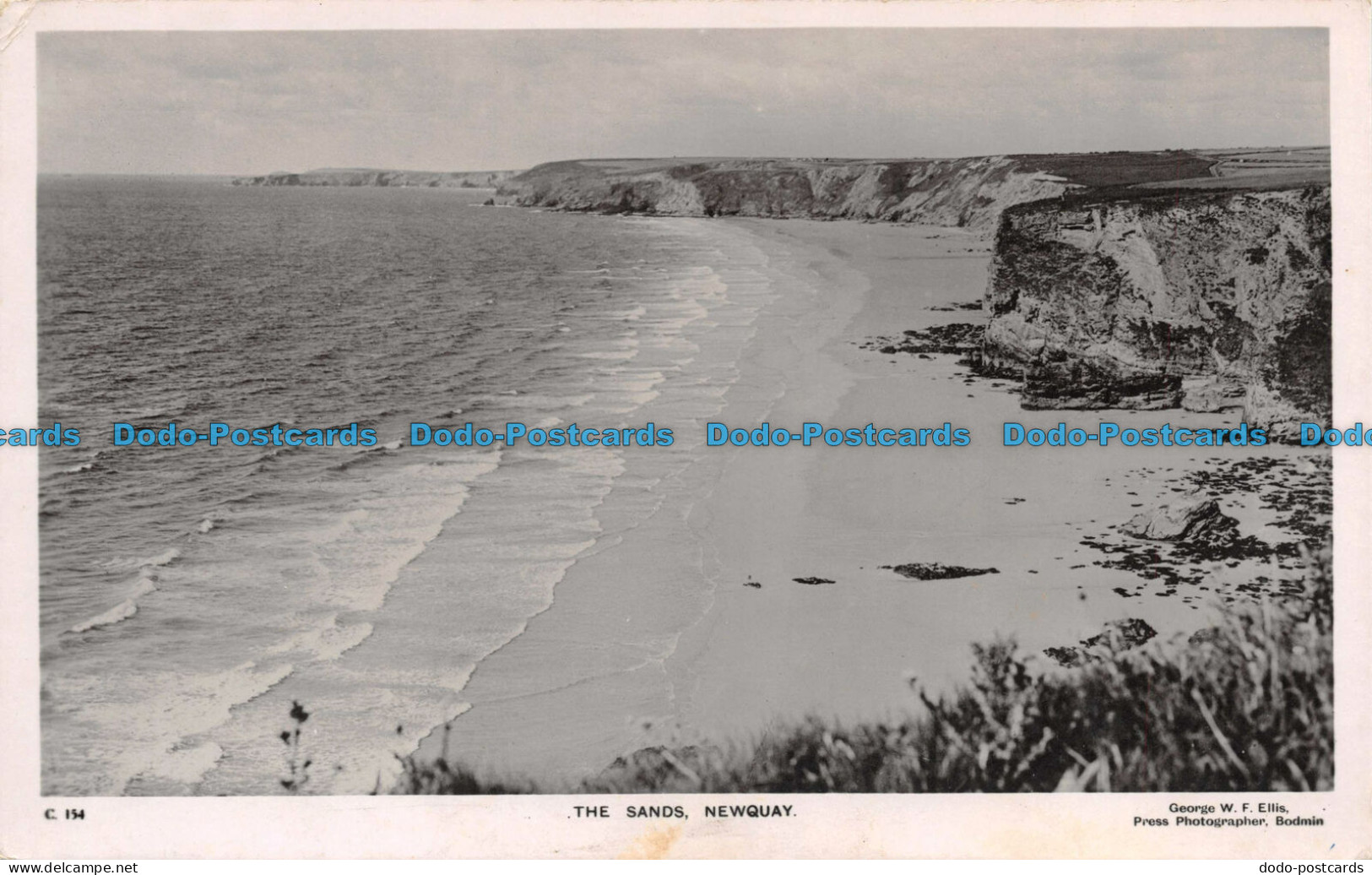 R106740 The Sands. Newquay. W. F. Ellis - Monde