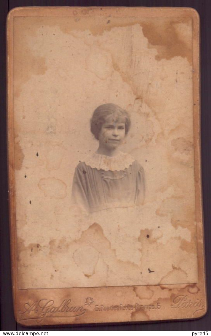 Photo CDV ( 10.5 X 6 Cm )  " Jeune Femme, Robe Col Dentelle " - Anciennes (Av. 1900)